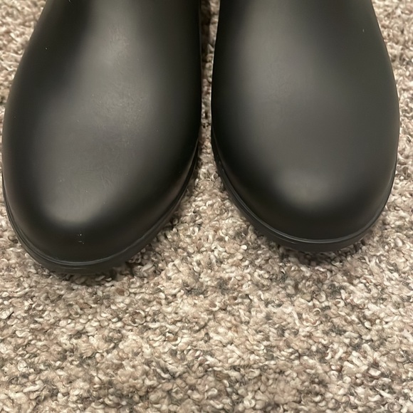 NWOT J Crew Short lug-sole rain boots.  Size 7. - Picture 2 of 5